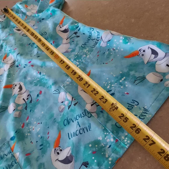 Disney Scrubs Blue Teal Scrub Top Size Med Frozen Olaf Unicorn Winter V Neck - Picture 8 of 9